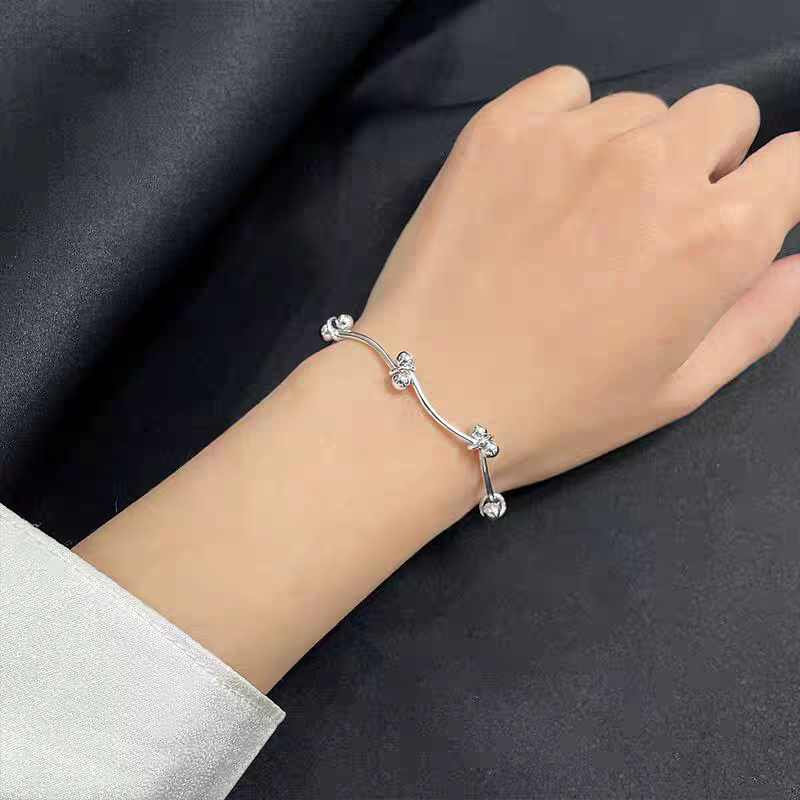 Vòng đeo tay mắt nối, mã V11
Sỉ 75k/10 cái -duoc-ban-tai-Kho Sỉ Phụ Kiện Sipuki