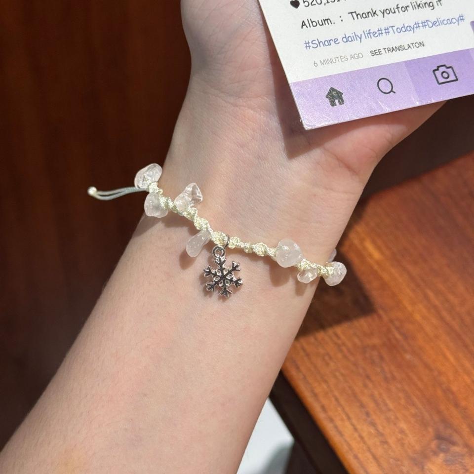 Vòng đeo tay bông tuyết, mã V585
Sỉ 75k/10 cái-duoc-ban-tai-Kho Sỉ Phụ Kiện Sipuki