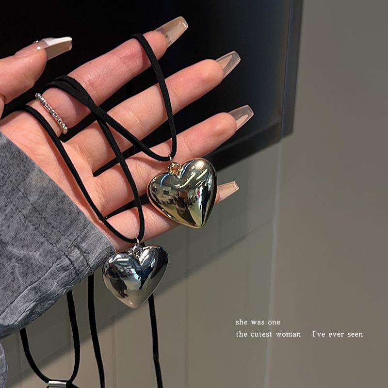 Dây đeo cổ trái tim lớn cá tính, mã V26
Sỉ 55k/10 cái-duoc-ban-tai-Kho Sỉ Phụ Kiện Sipuki