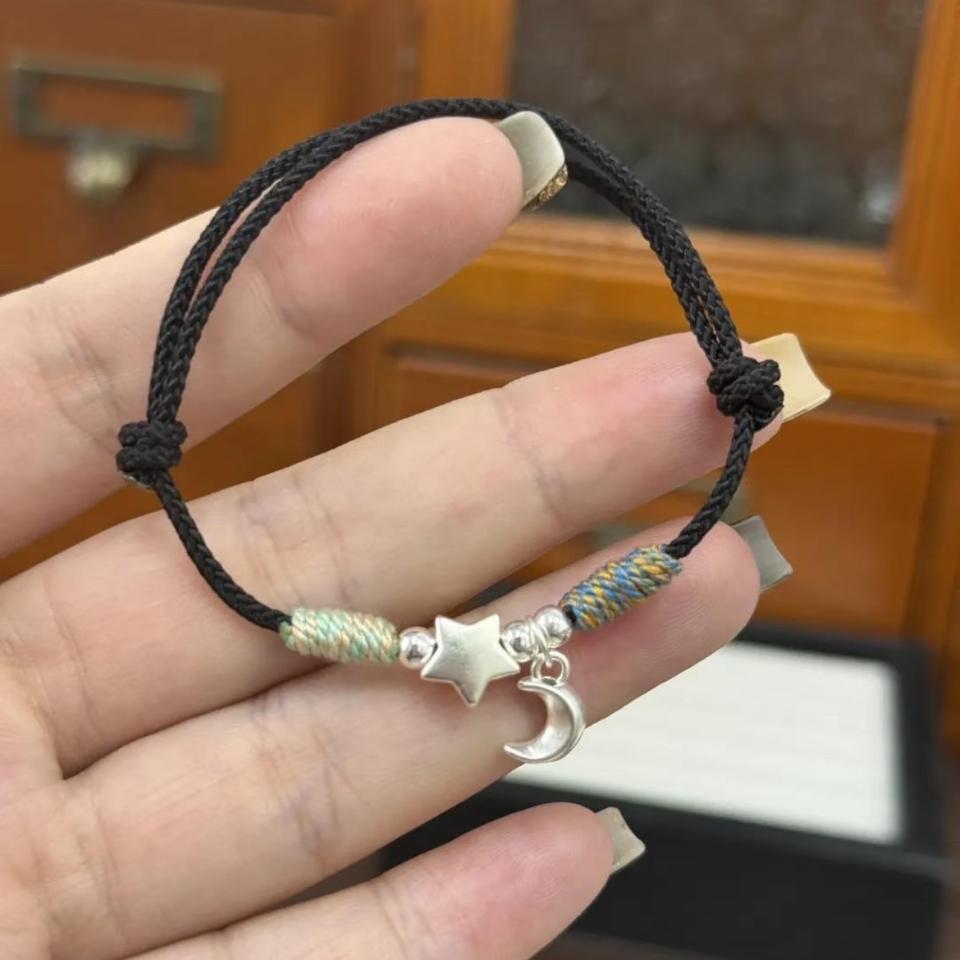 Vòng tay dây rút sao trăng, mã V41
Sỉ 49k/10 cái-duoc-ban-tai-Kho Sỉ Phụ Kiện Sipuki