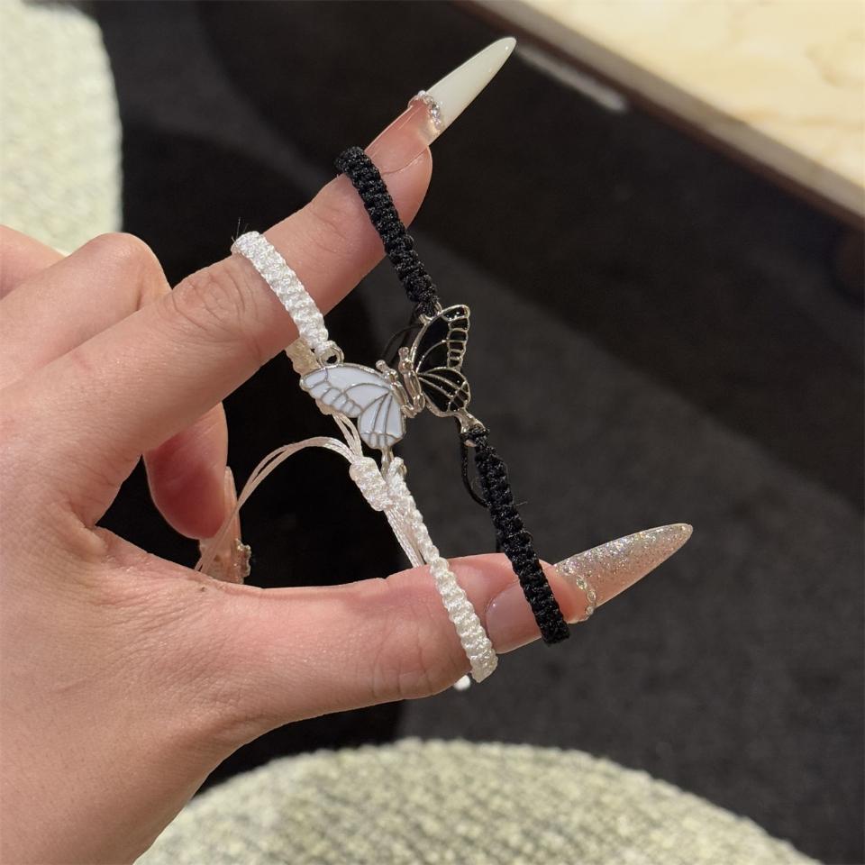 Vòng đeo tay đôi bướm 2 màu, mã V44
Sỉ 68k/10 cái-duoc-ban-tai-Kho Sỉ Phụ Kiện Sipuki