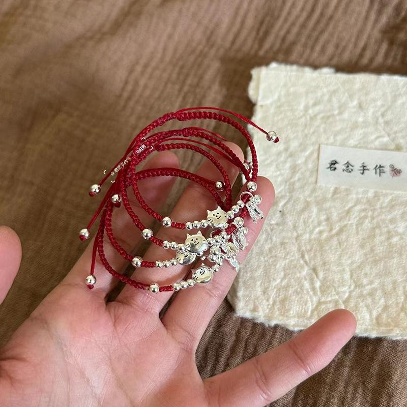 Vòng đeo tay cá mèo dây đỏ, mã V440
Sỉ 68k/10 cái-duoc-ban-tai-Kho Sỉ Phụ Kiện Sipuki