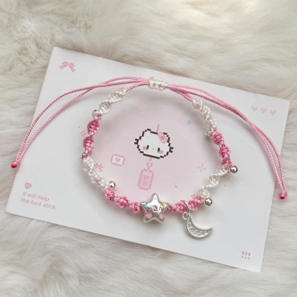 Vòng đeo tay ngôi sao đan xoắn, mã V51
Sỉ 75k/10 cái-duoc-ban-tai-Kho Sỉ Phụ Kiện Sipuki