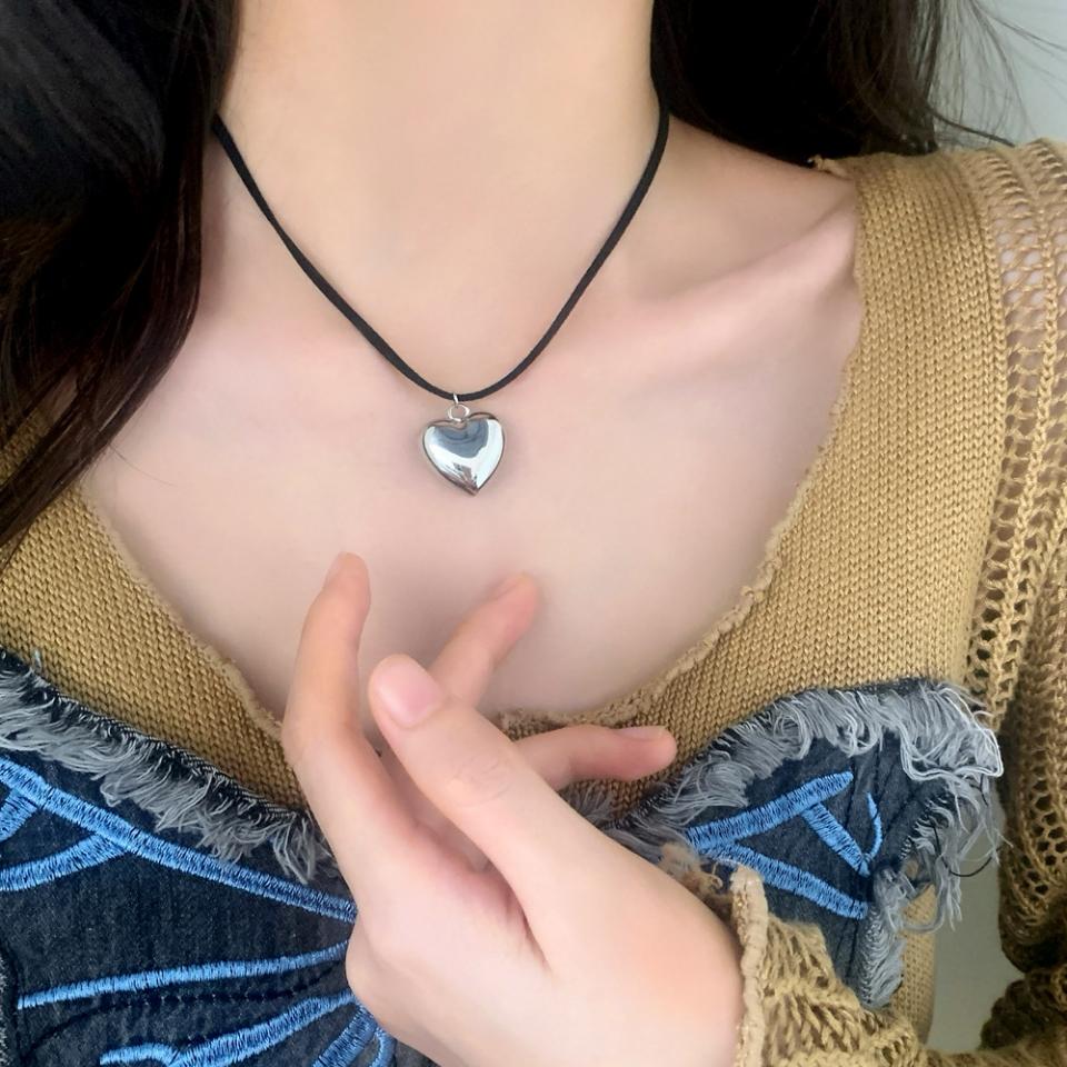 Dây đeo cổ trái tim lớn cá tính, mã V26
Sỉ 55k/10 cái-duoc-ban-tai-Kho Sỉ Phụ Kiện Sipuki