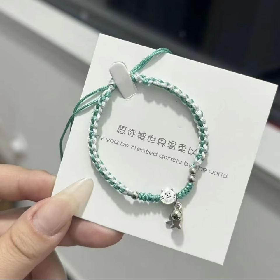 Vòng đeo tay cá mèo xanh hồng, mã V214
Sỉ 68k/10 cái-duoc-ban-tai-Kho Sỉ Phụ Kiện Sipuki