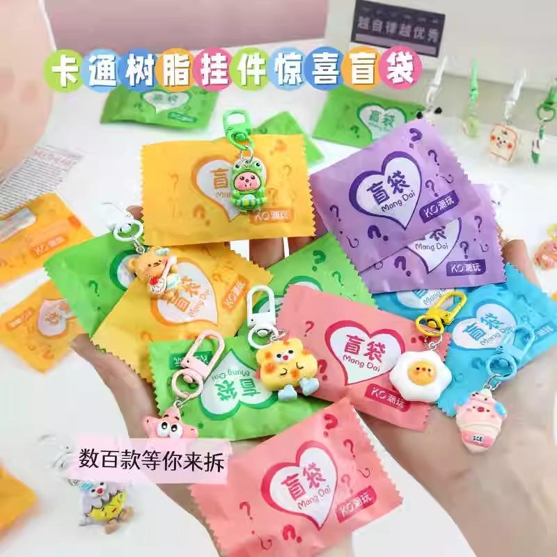 Móc khóa túi mù nhiều mẫu, mã 309
Sỉ 39k/10 cái -duoc-ban-tai-Kho Sỉ Phụ Kiện Sipuki
