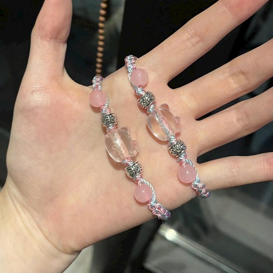 Vòng đeo tay hello kitty, mã V67
Sỉ 68k/10 cái-duoc-ban-tai-Kho Sỉ Phụ Kiện Sipuki