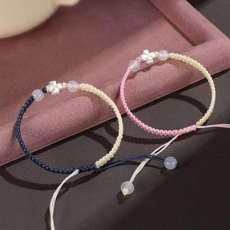 Vòng đeo tay cỏ 4 lá dây đan 2 màu, mã V44
Sỉ 68k/10 cái-duoc-ban-tai-Kho Sỉ Phụ Kiện Sipuki