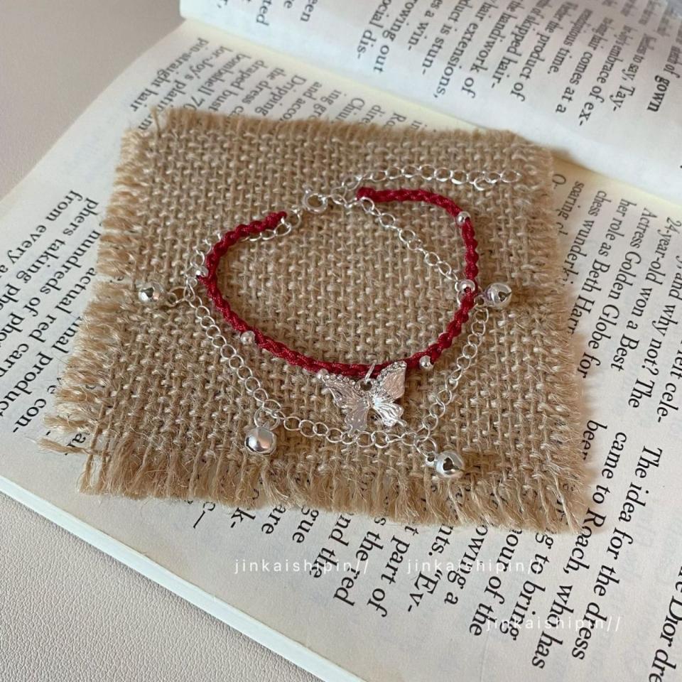 Vòng đeo tay 2 dây con bướm bạc, mã V214
Sỉ 68k/10 cái-duoc-ban-tai-Kho Sỉ Phụ Kiện Sipuki