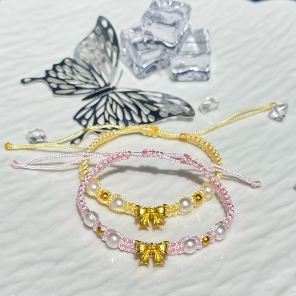 Vòng đeo tay nơ vàng 2 màu, mã V76
Sỉ 68k/10 cái -duoc-ban-tai-Kho Sỉ Phụ Kiện Sipuki