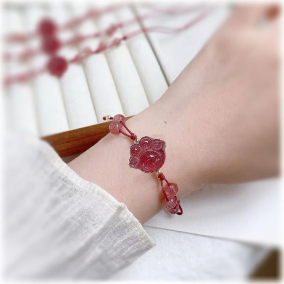 Vòng đeo tay chân mèo đỏ đô kết hạt, mã V211
Sỉ 68k/10 cái-duoc-ban-tai-Kho Sỉ Phụ Kiện Sipuki