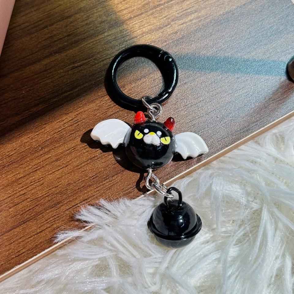 Móc khóa dơi 2 màu, mã K09
Sỉ 62k/10 cái-duoc-ban-tai-Kho Sỉ Phụ Kiện Sipuki