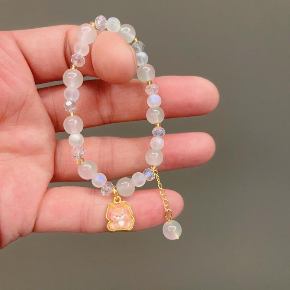 Vòng đeo tay charm hoạt hình, mã V09
Sỉ 85k/10 cái-duoc-ban-tai-Kho Sỉ Phụ Kiện Sipuki