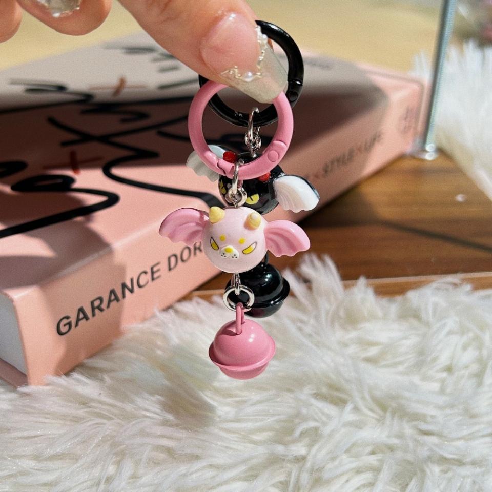 Móc khóa dơi 2 màu, mã K09
Sỉ 62k/10 cái-duoc-ban-tai-Kho Sỉ Phụ Kiện Sipuki