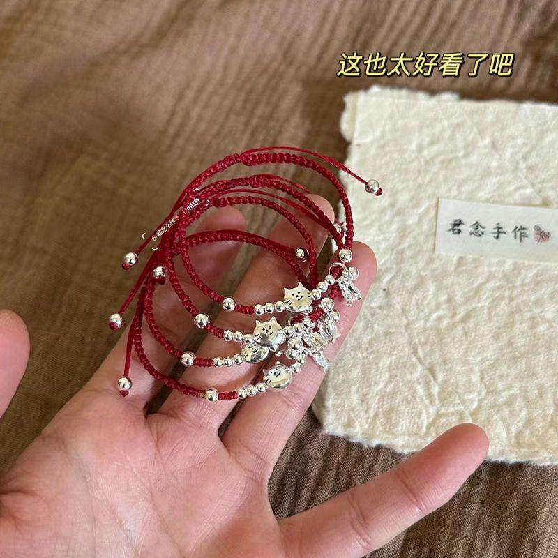 Vòng đeo tay cá mèo dây đỏ, mã V440
Sỉ 68k/10 cái-duoc-ban-tai-Kho Sỉ Phụ Kiện Sipuki