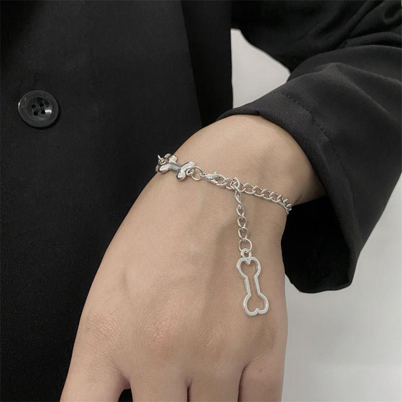 Vòng đeo tay khúc xương cá tính, mã V40
Sỉ 59k/10 cái-duoc-ban-tai-Kho Sỉ Phụ Kiện Sipuki