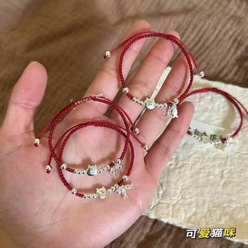 Vòng đeo tay cá mèo dây đỏ, mã V440
Sỉ 68k/10 cái-duoc-ban-tai-Kho Sỉ Phụ Kiện Sipuki