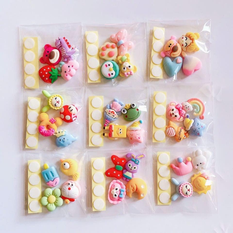 Charm túi 4 cái loại xịn kèm keo dán full mẫu, mã 260
-duoc-ban-tai-Kho Sỉ Phụ Kiện Sipuki