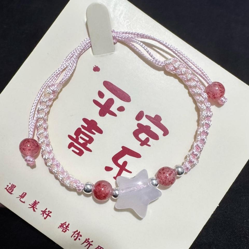 Vòng đeo tay ngôi sao 2 màu đen hồng, mã V61
Sỉ 68k/10 cái-duoc-ban-tai-Kho Sỉ Phụ Kiện Sipuki