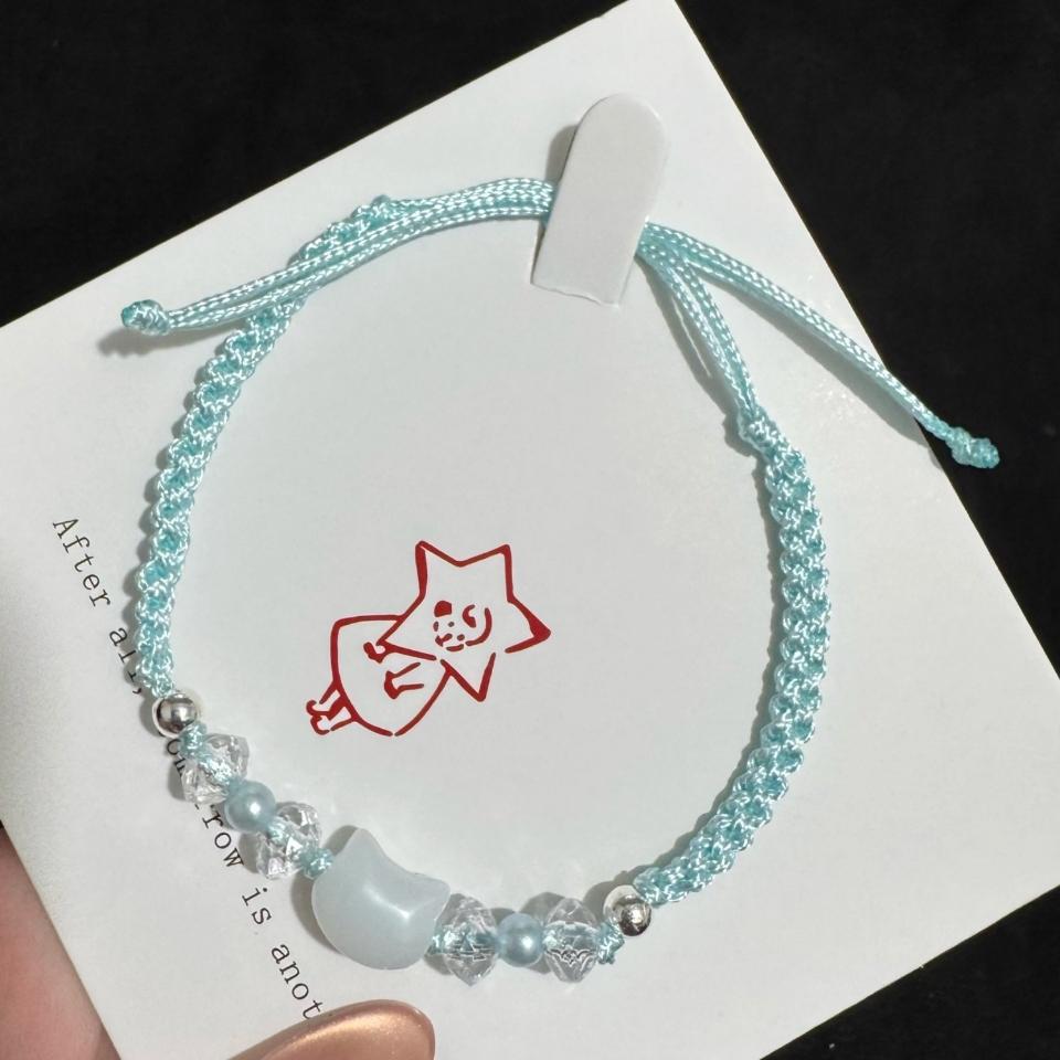 Vòng đeo tay mặt mèo nhỏ, mã V421
Sỉ 65k/10 cái-duoc-ban-tai-Kho Sỉ Phụ Kiện Sipuki