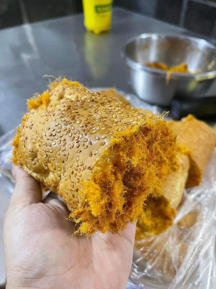 Bánh mì cuộn bơ gà-duoc-ban-tai-0971888337