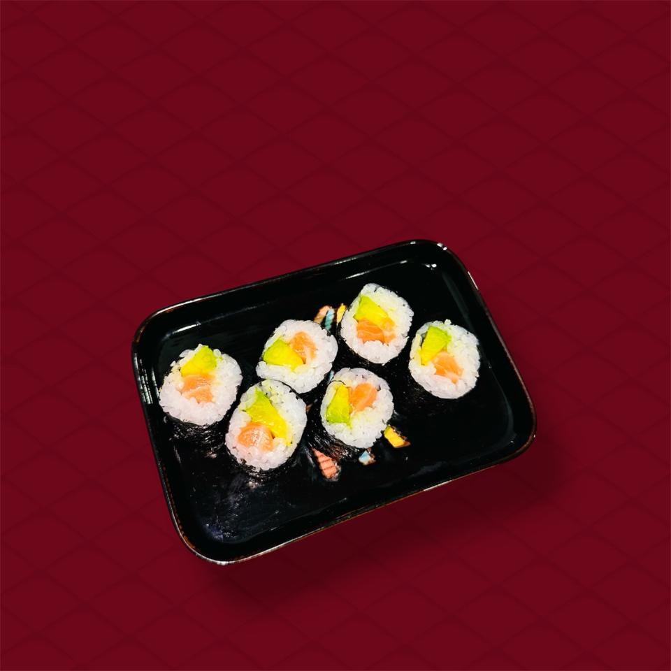 Maki Cuộn Cá Hồi Bơ-duoc-ban-tai-Hisashi Sushi