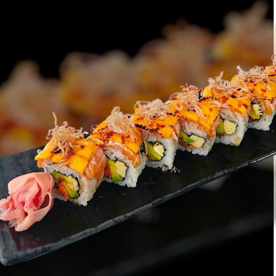 Maki Cuộn Cá Hồi Nướng Phô Mai-duoc-ban-tai-Hisashi Sushi