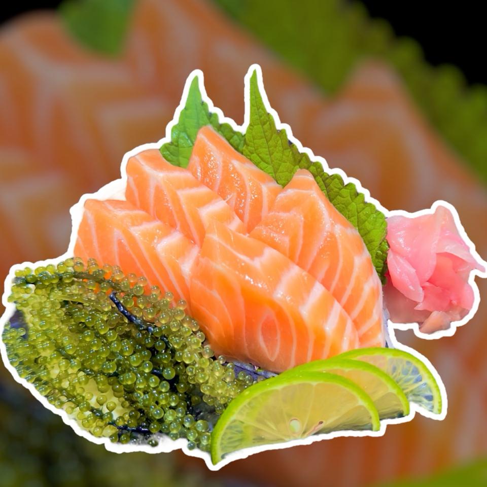 Sashimi Cá Hồi-duoc-ban-tai-Hisashi Sushi