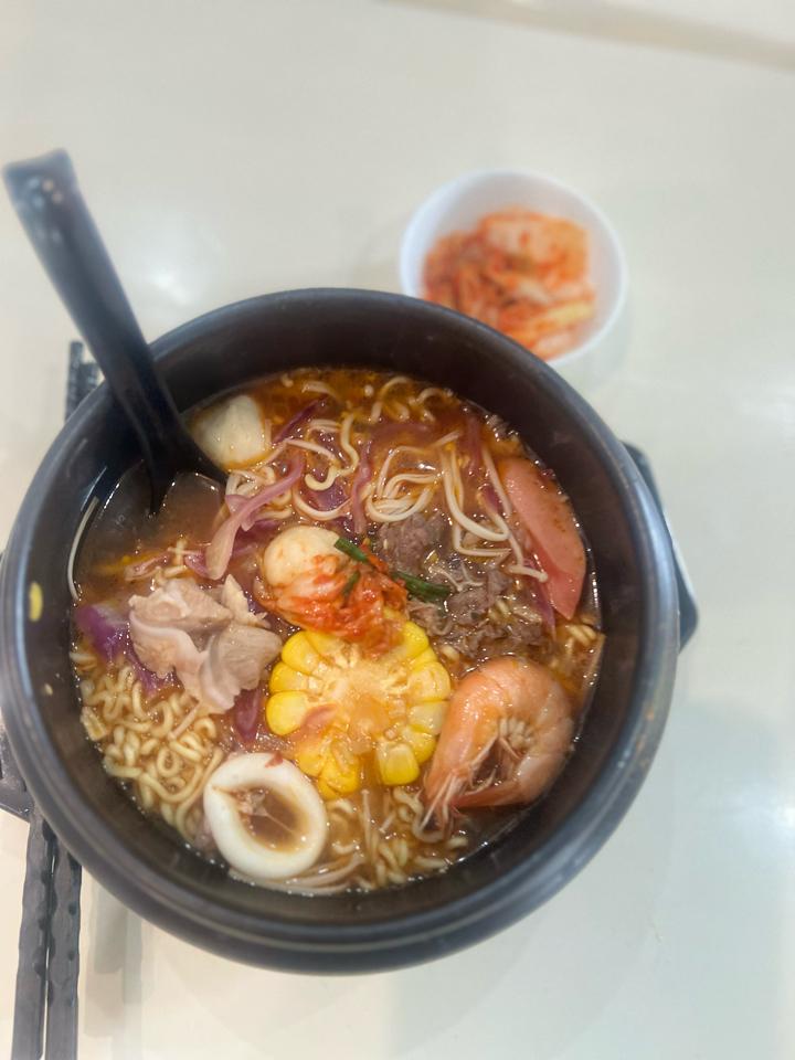 Mì cay sụn-duoc-ban-tai-Thanh chè