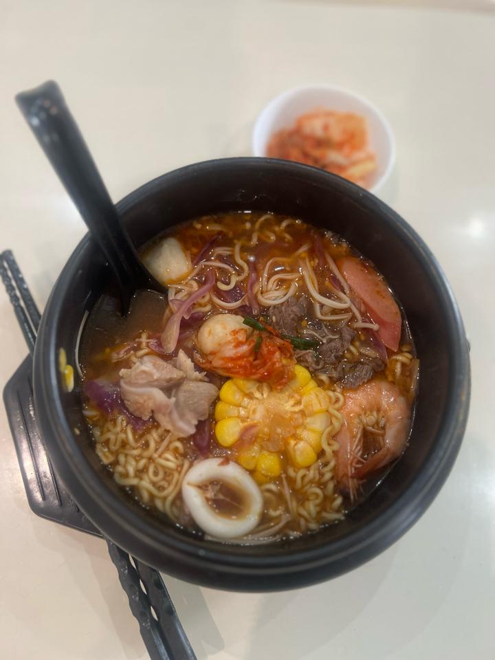 Mì cay hải sản-duoc-ban-tai-Thanh chè