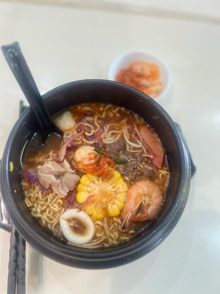 Mì cay thập cẩm-duoc-ban-tai-Thanh chè