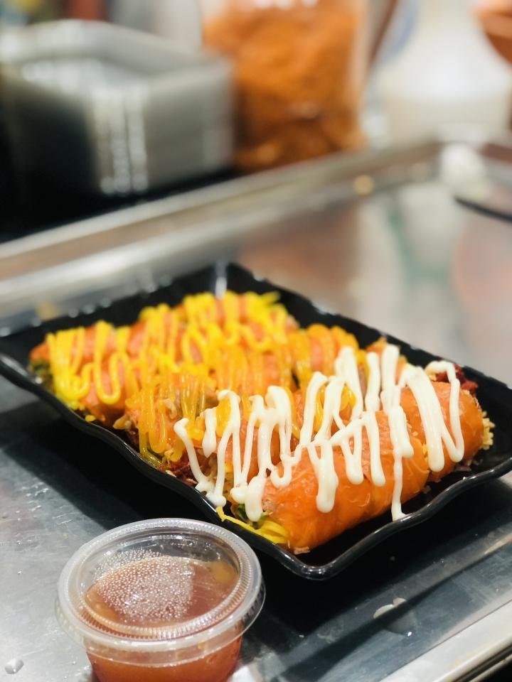 Cuốn mix sốt-duoc-ban-tai-Bánh tráng mập
