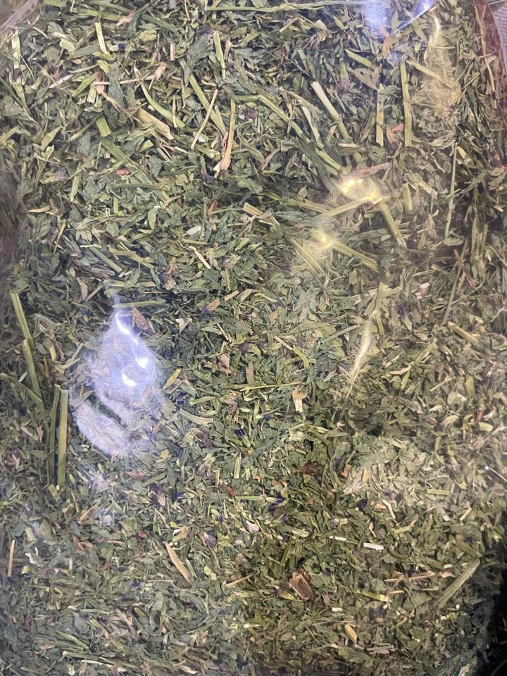 Alfafa 95% lá vụn 1kg-duoc-ban-tai-Thỏ Mập Farm