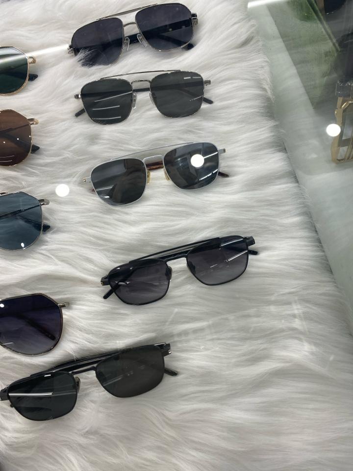 Kinh YSL-duoc-ban-tai-Ruby Boutique 