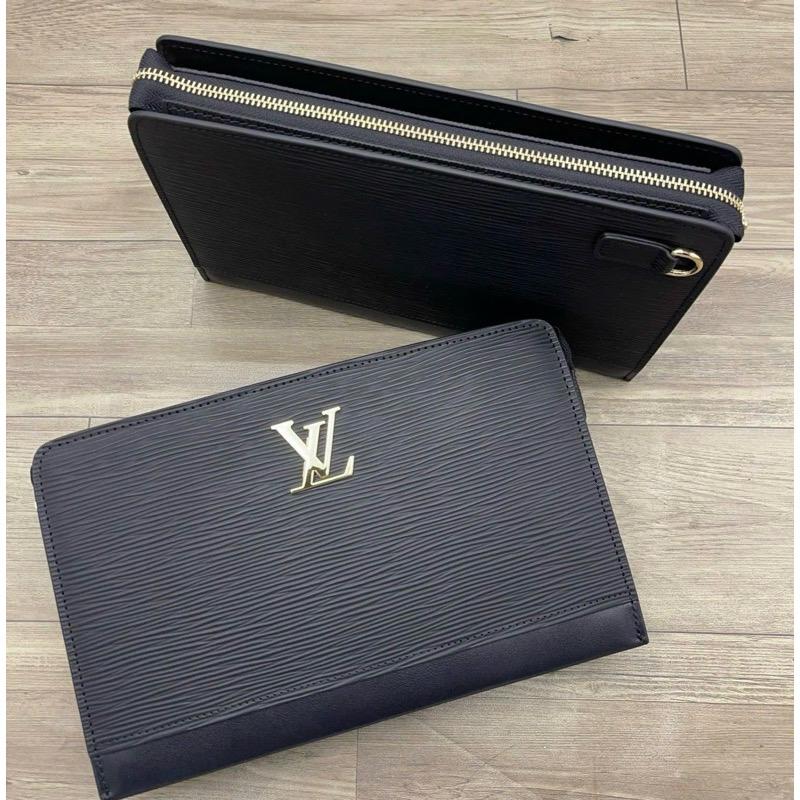 Clutch LV mono-duoc-ban-tai-Ruby Boutique 