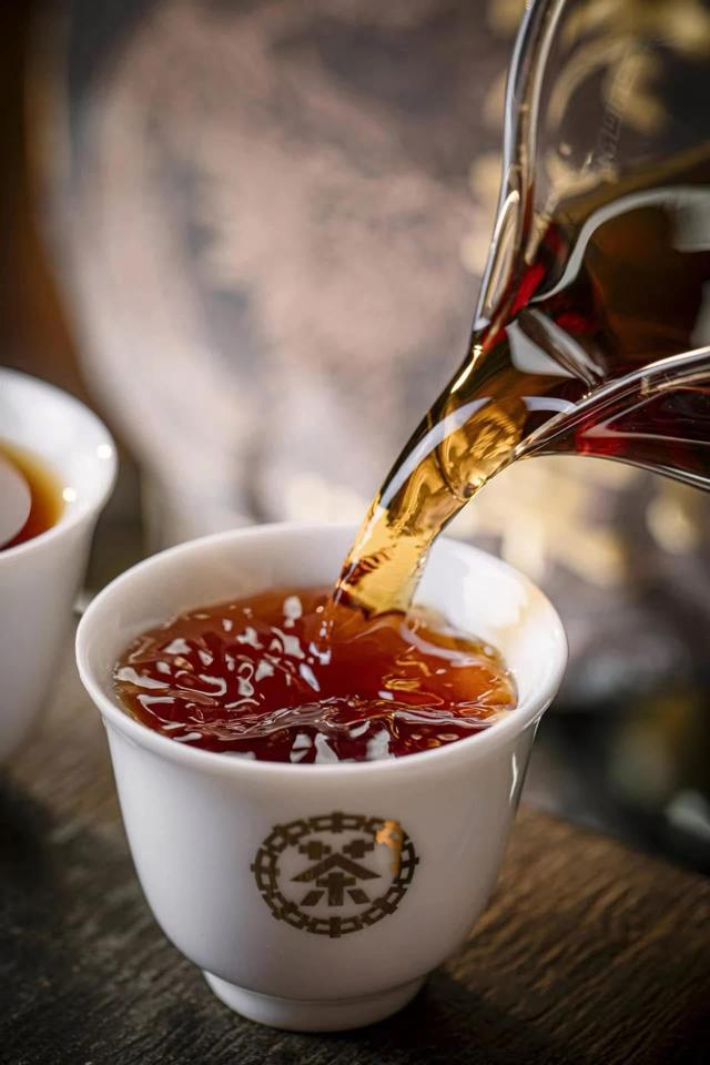 Phổ Nhĩ Long Niên Chín Trung Trà-duoc-ban-tai-Cộng Đồng Luxury Nguyễn VănAnh