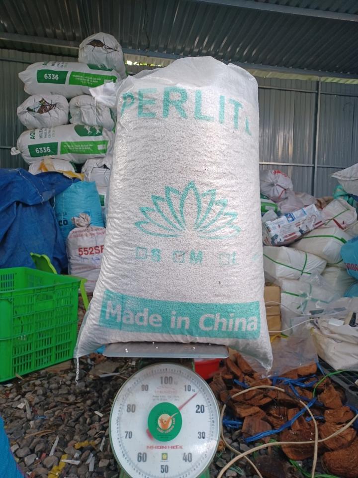 Đá Perlite 3-6mm Bao 100L -duoc-ban-tai-Vật tư cây cảnh Cỏ Ba Lá