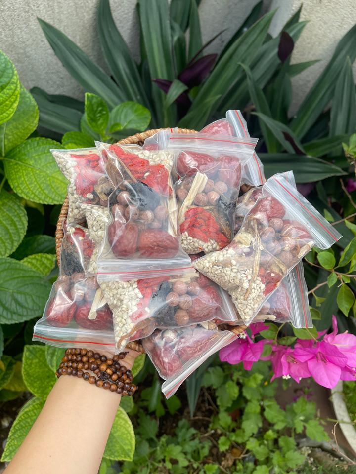 Gói hầm gà-duoc-ban-tai-Quỳnh thảo dược