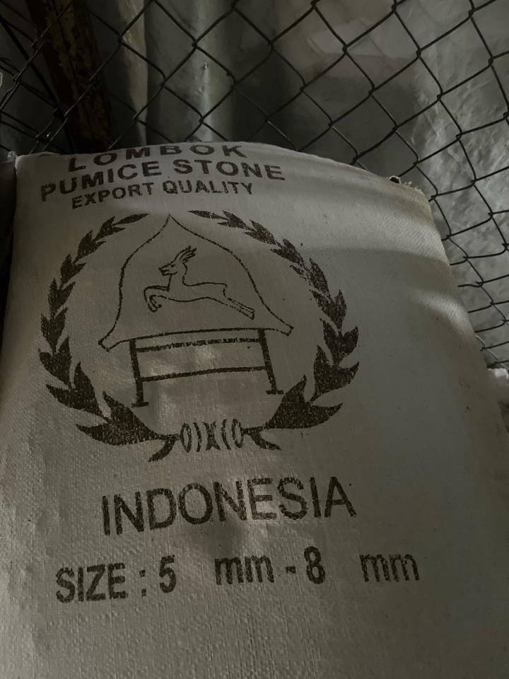 Đá pumice-duoc-ban-tai-Chợ gốm Bảo Lộc