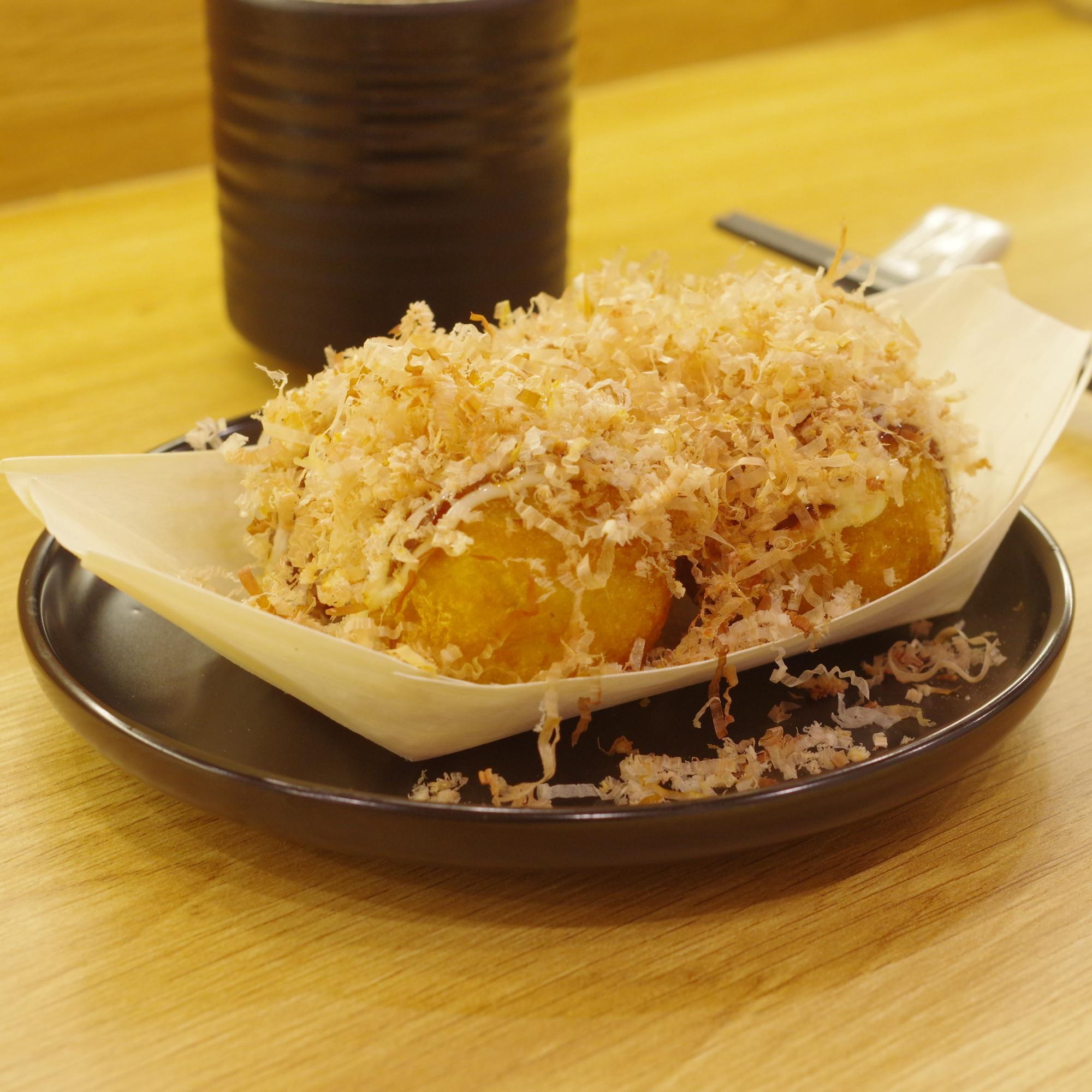 Bánh bạch tuộc Takoyaki (4 cái)-duoc-ban-tai-Kuroi Sushi