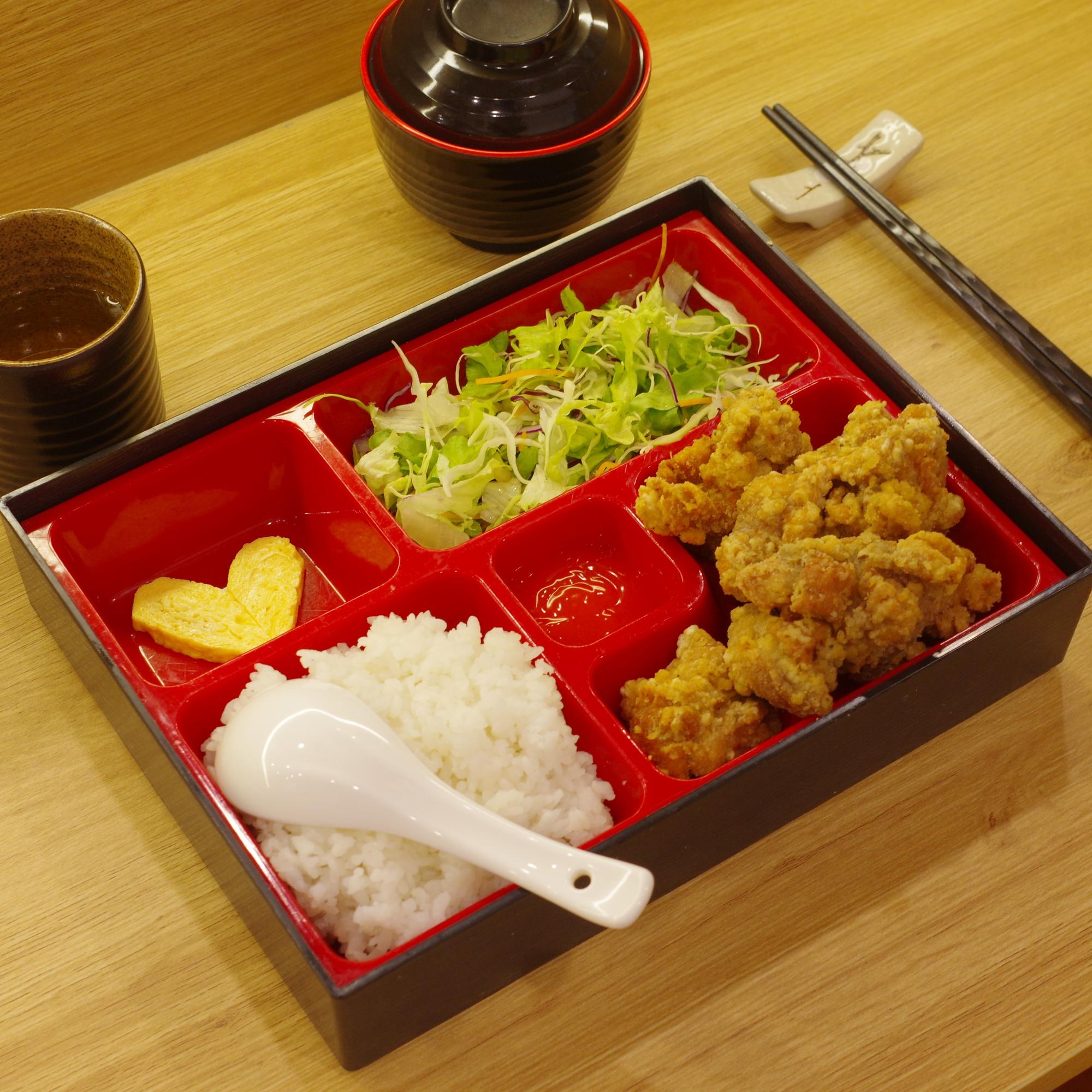 Cơm gà kara age & súp miso-duoc-ban-tai-Kuroi Sushi