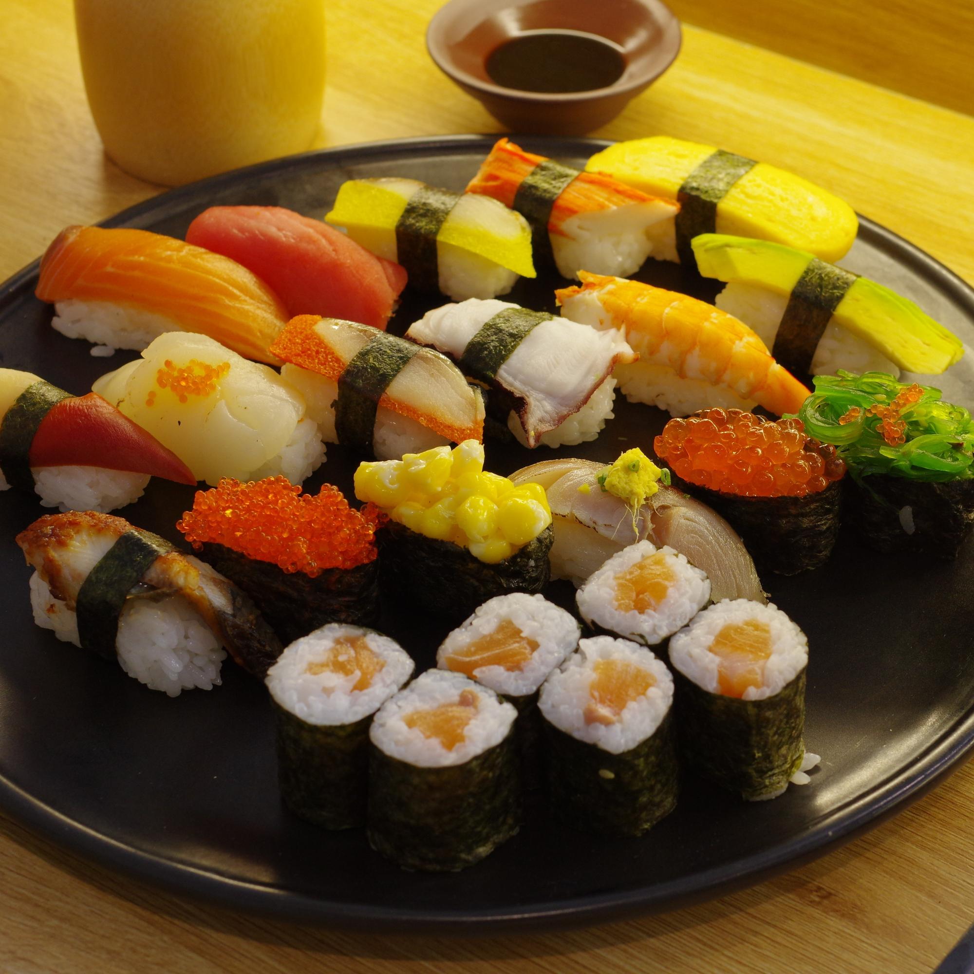 SET KR11-duoc-ban-tai-Kuroi Sushi