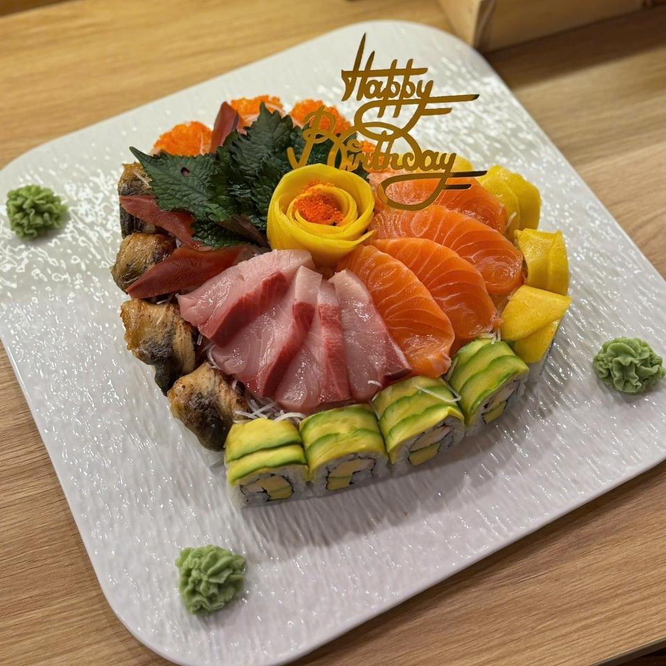 Bánh SN18-duoc-ban-tai-Kuroi Sushi