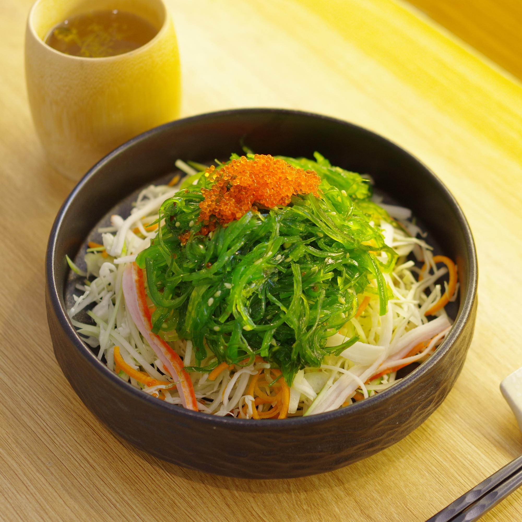 Salad rau tổng hợp-duoc-ban-tai-Kuroi Sushi