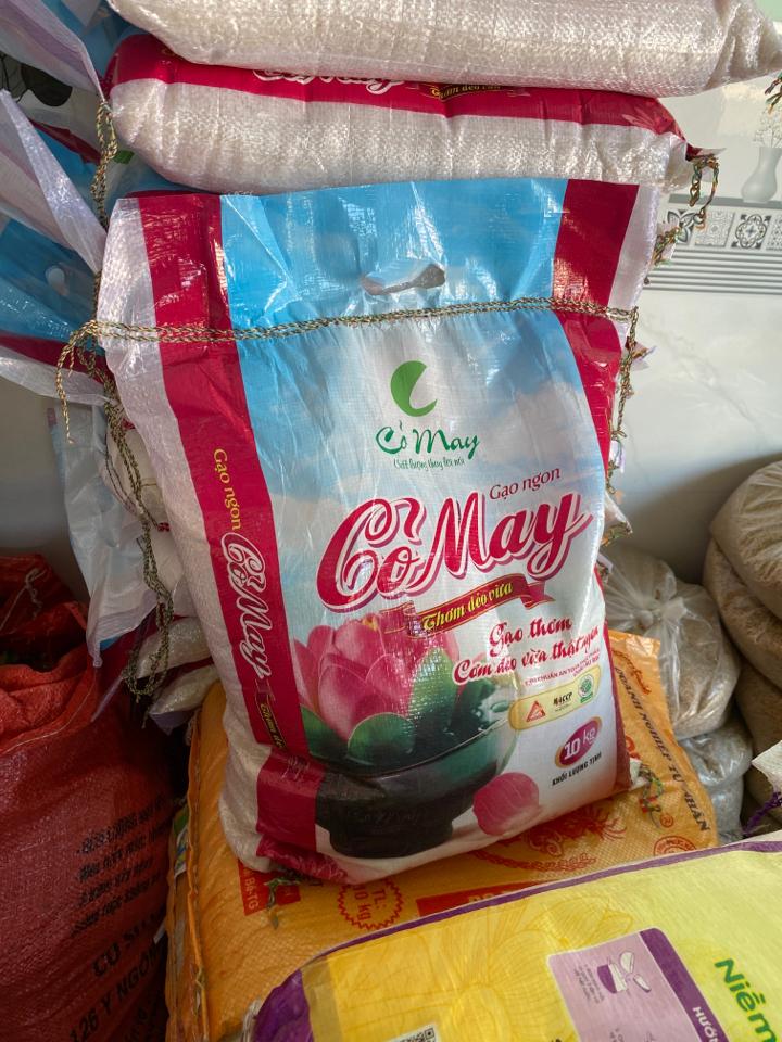 Cỏ may đỏ-duoc-ban-tai-CÁM GẠO HẠNH DUY