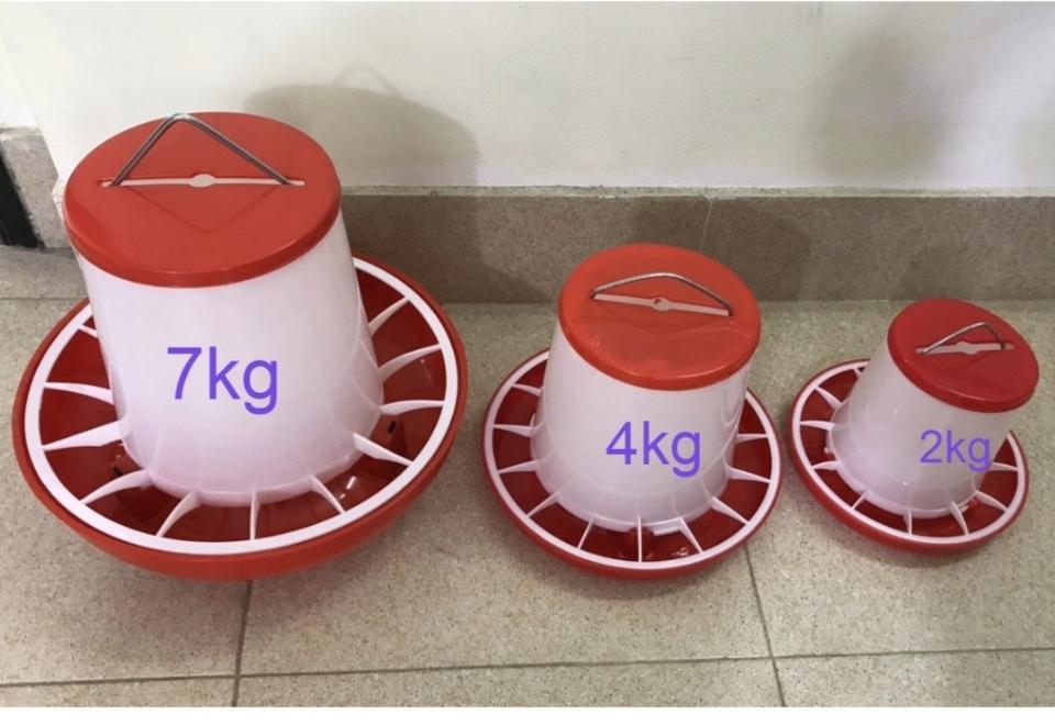 Máng ăn cho gà-duoc-ban-tai-CÁM GẠO HẠNH DUY