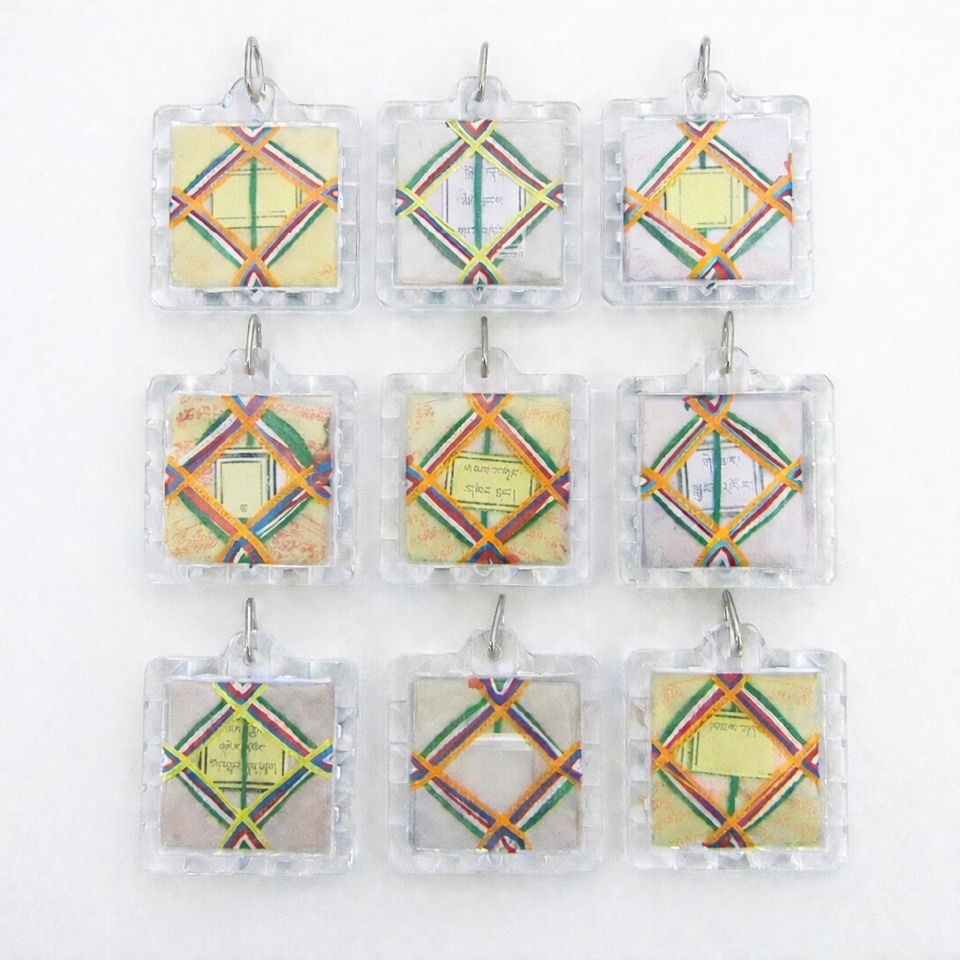 Linh phù truyền thống Drikung Kagyu (Drikung Thil ) – Tây Tạng, vỏ chống nước: Kim Cương Thủ, Đại Bạch Tán Cái, Bồ Tát Văn Thù, Hoàng Thần Tài-duoc-ban-tai-Samaya Shop chuyên cung cấp pháp khí, vật phẩm Kim Cang Thừa và Phật giáo nói chung với giá cả hợp lý, chất lượng tốt, tạo điều kiện gieo duyên cho đạo hữu tu tập. Lợi nhuận từ shop được dành để cúng dường và hỗ trợ các hoạt động, sự kiện do trung tâm tổ chức