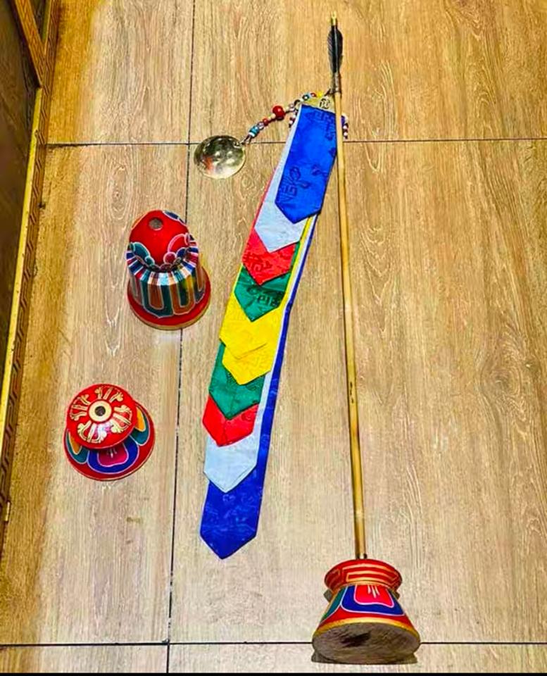 Đế sen gỗ Nepal Bhutan, đế cắm mũi tên/cờ chiêu tài-duoc-ban-tai-Samaya Shop chuyên cung cấp pháp khí, vật phẩm Kim Cang Thừa và Phật giáo nói chung với giá cả hợp lý, chất lượng tốt, tạo điều kiện gieo duyên cho đạo hữu tu tập. Lợi nhuận từ shop được dành để cúng dường và hỗ trợ các hoạt động, sự kiện do trung tâm tổ chức
