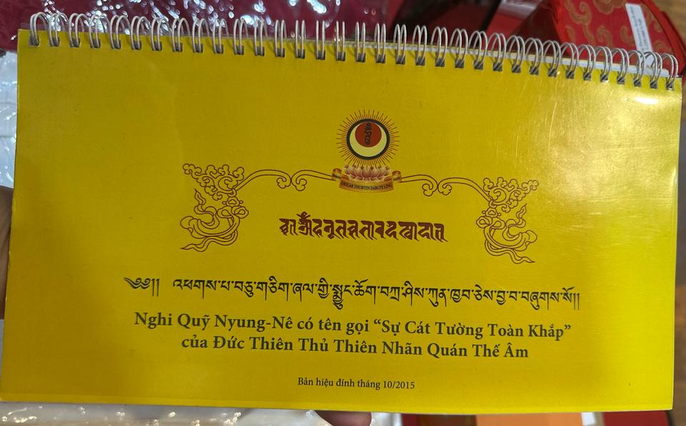 Nghi Quỹ Nyungne-duoc-ban-tai-Samaya Shop chuyên cung cấp pháp khí, vật phẩm Kim Cang Thừa và Phật giáo nói chung với giá cả hợp lý, chất lượng tốt, tạo điều kiện gieo duyên cho đạo hữu tu tập. Lợi nhuận từ shop được dành để cúng dường và hỗ trợ các hoạt động, sự kiện do trung tâm tổ chức