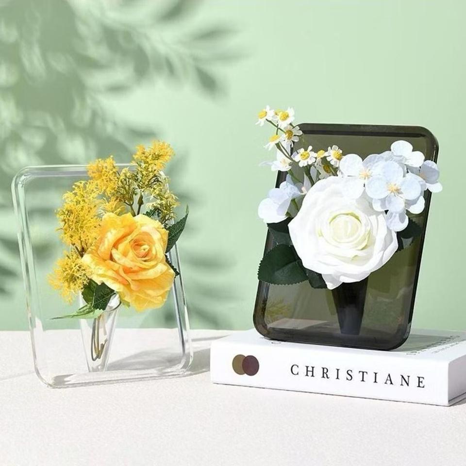 Bình khung ảnh Acrylic-duoc-ban-tai-Samaya Shop chuyên cung cấp pháp khí, vật phẩm Kim Cang Thừa và Phật giáo nói chung với giá cả hợp lý, chất lượng tốt, tạo điều kiện gieo duyên cho đạo hữu tu tập. Lợi nhuận từ shop được dành để cúng dường và hỗ trợ các hoạt động, sự kiện do trung tâm tổ chức